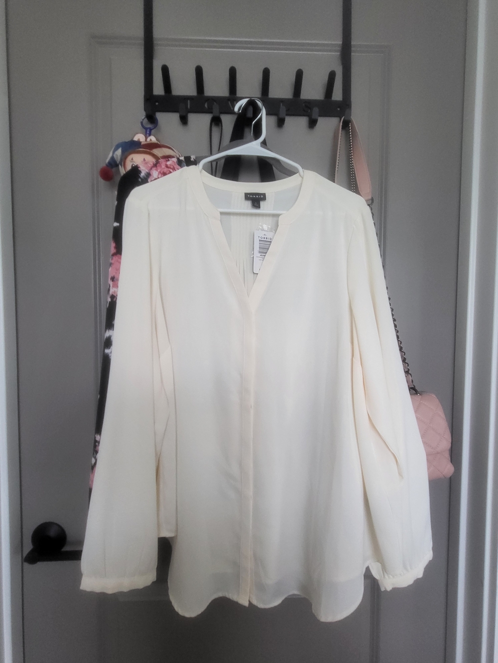 torrid Cream Split-Neck Long Sleeve Blouse